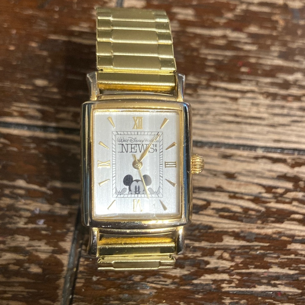 Vintage Disney institute gold tone beveled crystal watch . Works good